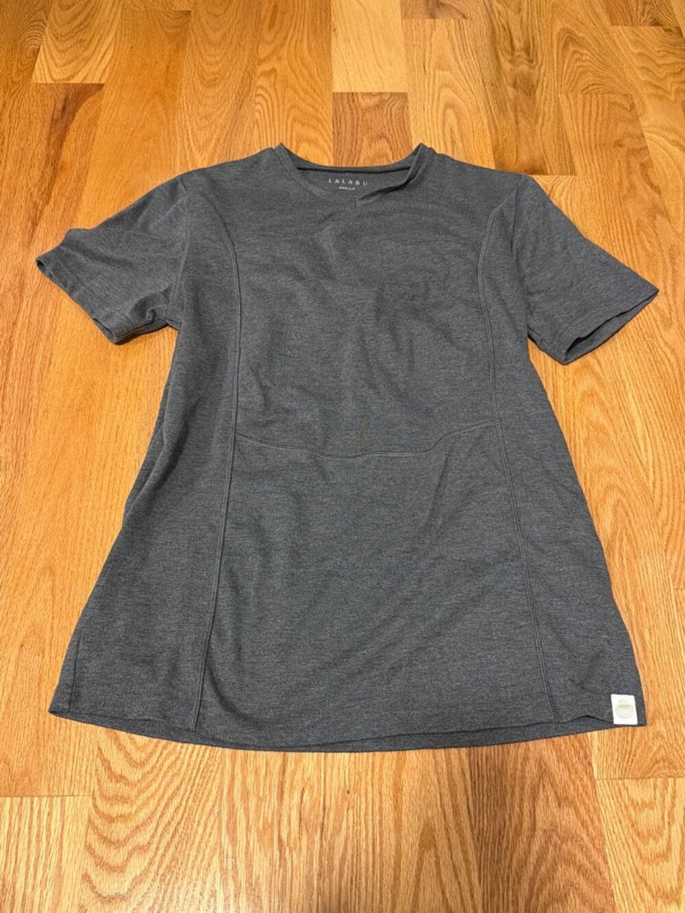 Lalabu Soothe Shirt Gray Babywearing Top Size Medium Excellent